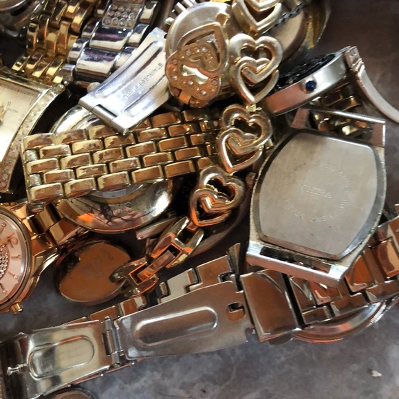 Lot of watches for parts repair or battery replacement or repurpose - Picture 11 of 13